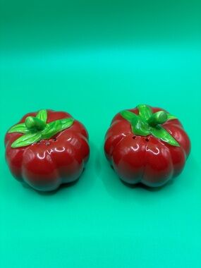 Source Unknown Red Tomato Pepper Ceramic Salt and Pepper Shakers Set